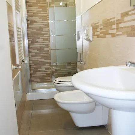 Viale San Pietro בית הארחה 3*